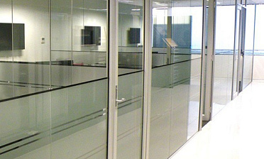 Перегородки из стекла в офисе купить в Омске