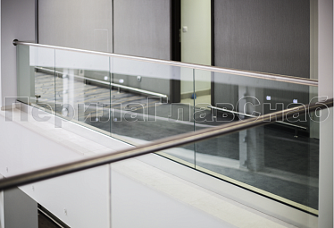 Стеклянные ограждения для балконов купить в Омске