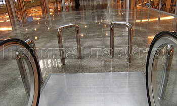 Защитный барьер эскалатора в Омске. Готовые проекты ПерилаГлавСнаб