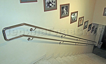 Двойной пристенный поручень из нержавейки купить в Омске