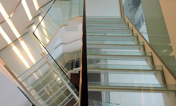 Стеклянные ступени и площадки для колодезной лестницы в Омске. Готовые проекты ПерилаГлавСнаб