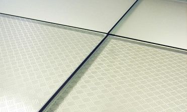 Стеклянный пол в квартиру с декоративным стеклом купить в Омске