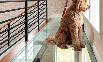 Стеклянный пол на площадке в частном доме в Омске. Готовые проекты ПерилаГлавСнаб