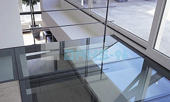 Стеклянный потолок на межэтажной площадке в Омске. Готовые проекты ПерилаГлавСнаб