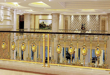 Ограждения под золото из латуни купить в Омске