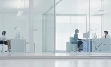 Стеклянные прозрачные перегородки в офис премиум купить в Омске