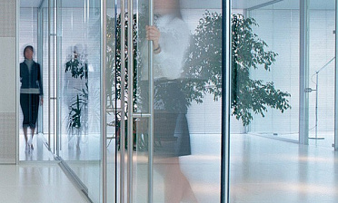 Перегородки в офис с прозрачным стеклом премиум купить в Омске