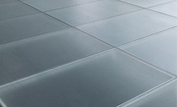 Стеклянный пол в квартиру с матовым стеклом в Омске. Готовые проекты ПерилаГлавСнаб