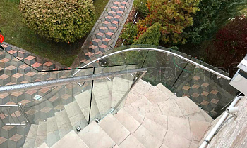 Стеклянные ограждения для улицы в Омске. Готовые проекты ПерилаГлавСнаб