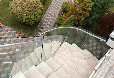 Стеклянные ограждения для улицы купить в Омске