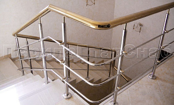 Лестничное ограждение с тремя ригелями и поручнем из латуни в Омске. Готовые проекты ПерилаГлавСнаб Лестничное ограждение с тремя ригелями и поручнем из латуни в Омске. Готовые проекты ПерилаГлавСнаб