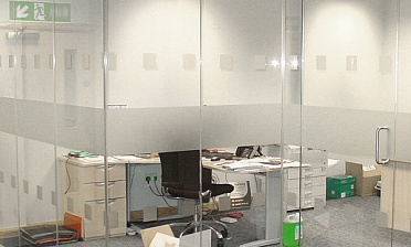 Стеклянные перегородки с рисунком купить в Омске