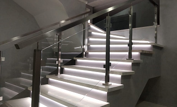 Ограждения из нержавейки со стеклом в Омске. Готовые проекты ПерилаГлавСнаб Ограждения из нержавейки со стеклом в Омске. Готовые проекты ПерилаГлавСнаб