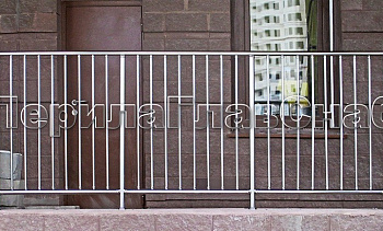 Перила на балкон с вертикальным заполнением в Омске. Готовые проекты ПерилаГлавСнаб