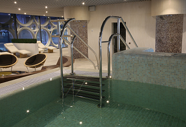 Ограждения и поручни из нержавеющей стали для бассейна, бани и сауны купить в Омске