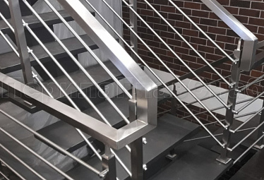 Перила для лестниц купить в Омске