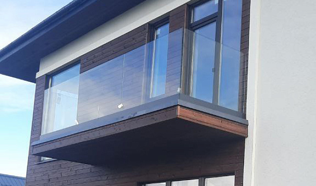 Частный дом балкон в Омске. Готовые проекты ПерилаГлавСнаб