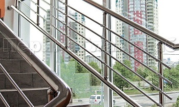 Ограждение на окна из нержавеющей стали в Омске. Готовые проекты ПерилаГлавСнаб