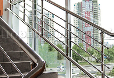 Ограждение на окна из нержавеющей стали купить в Омске