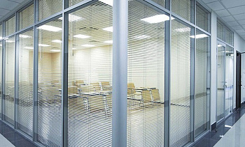 Cтеклянные перегородки - вариант 4 в Омске. Готовые проекты ПерилаГлавСнаб