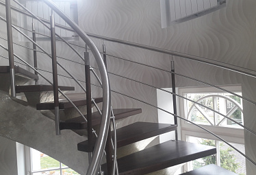 Перила и ограждения из нержавейки и дерева купить в Омске