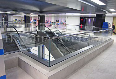 Стеклянные перила для атриумов купить в Омске