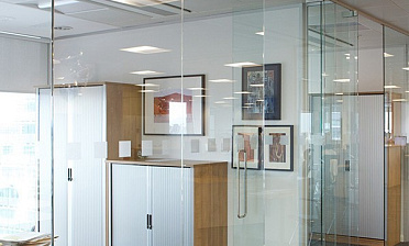Стеклянные перегородки премиум для офиса купить в Омске