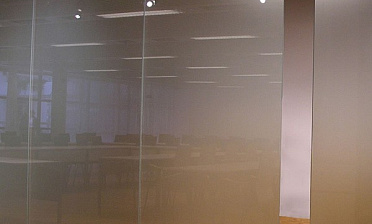 Стеклянные матовые перегородки в офис премиум купить в Омске