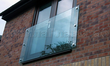 Ветрозащитное ограждение без стоек, на точечном креплении в торец в Омске. Готовые проекты ПерилаГлавСнаб