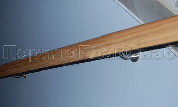 Пристенный деревянный квадратный поручень в Омске. Готовые проекты ПерилаГлавСнаб