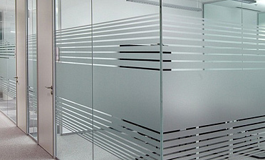 Стеклянные офисные перегородки с матовой пленкой купить в Омске