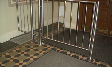 Ограждение лестниц для детей с вертикальным заполнением купить в Омске