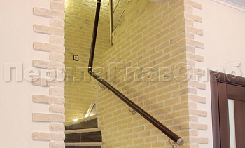 Пристенный пластиковый поручень ПВХ в Омске. Готовые проекты ПерилаГлавСнаб