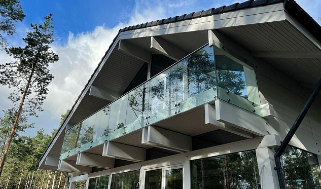 Стекло на точечных креплениях в Омске. Готовые проекты ПерилаГлавСнаб