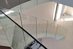 Стеклянные перила для лестниц в Омске. Готовые проекты ПерилаГлавСнаб - фото 2