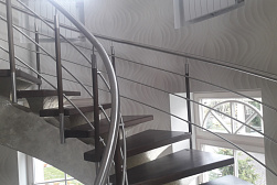 Перила и ограждения из нержавейки и дерева в Омске. Готовые проекты ПерилаГлавСнаб - фото 1