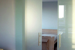 Раздвижные стеклянные двери в Омске. Готовые проекты ПерилаГлавСнаб - фото 7