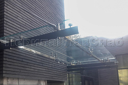 Стеклянные козырьки на спайдерах в Омске. Готовые проекты ПерилаГлавСнаб - фото 7