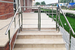 Ограждение лестницы от детей в Омске. Готовые проекты ПерилаГлавСнаб - фото 9