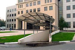 Козырьки и навесы на металлокаркасе в Омске. Готовые проекты ПерилаГлавСнаб - фото 23