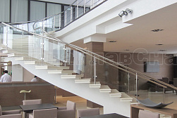 Стеклянные перила для винтовых лестниц в Омске. Готовые проекты ПерилаГлавСнаб - фото 19