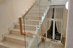 Стеклянные перила для лестниц в Омске. Готовые проекты ПерилаГлавСнаб - фото 3