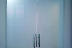 Раздвижные стеклянные двери в Омске. Готовые проекты ПерилаГлавСнаб - фото 6