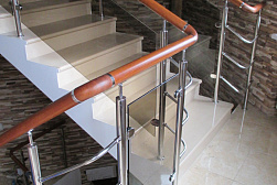 Перила и ограждения из нержавейки и дерева в Омске. Готовые проекты ПерилаГлавСнаб - фото 28