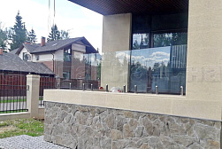 Стеклянные перила для балконов в Омске. Готовые проекты ПерилаГлавСнаб - фото 2