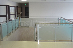 Стеклянные перила для атриумов в Омске. Готовые проекты ПерилаГлавСнаб - фото 4