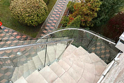 Стеклянные перила для винтовых лестниц в Омске. Готовые проекты ПерилаГлавСнаб - фото 13