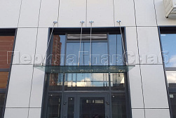 Стеклянные козырьки на вантах в Омске. Готовые проекты ПерилаГлавСнаб - фото 11