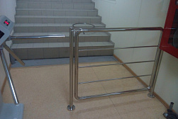 Ограждение лестницы от детей в Омске. Готовые проекты ПерилаГлавСнаб - фото 7