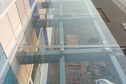 Стеклянные козырьки на спайдерах в Омске. Готовые проекты ПерилаГлавСнаб - фото 9